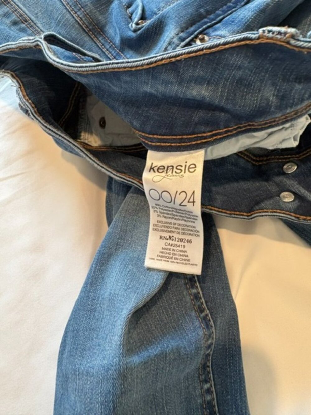 Jeans - Picture 2 of 3